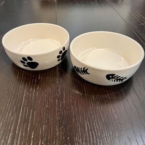 Lot of 2: Fido's Diner White Pet Bowls *EUC* MSRP: $36+tax